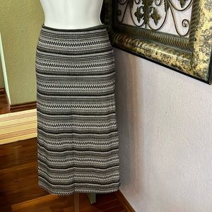 H&M Divided Black/White Abstract Strip Stretch Knit  Midi Pencil Skirt Sz M